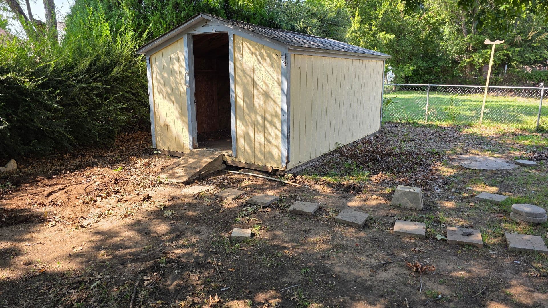 Gallery photos for Revamping a Cluttered Grapevine Backyard: Image #2