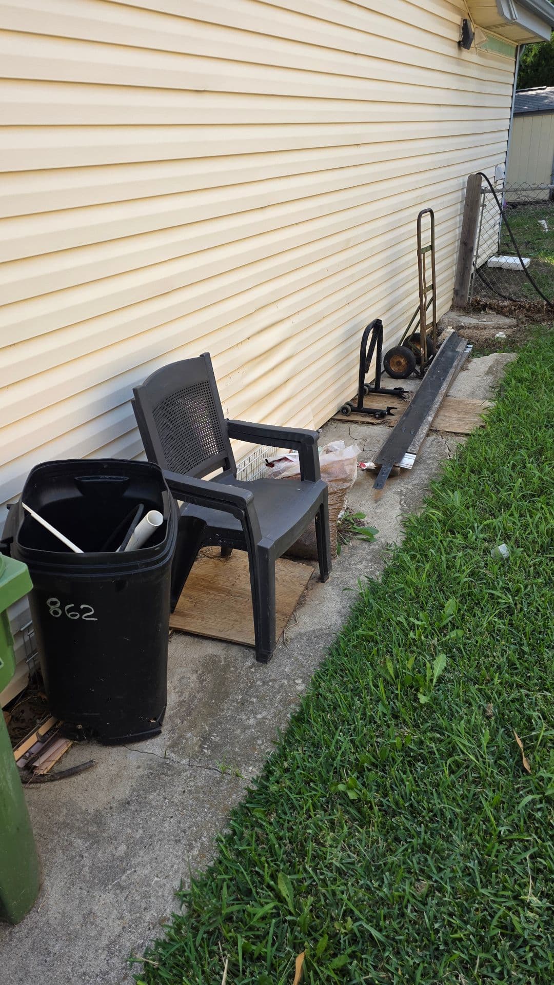 Gallery photos for Revamping a Cluttered Grapevine Backyard: Image #5