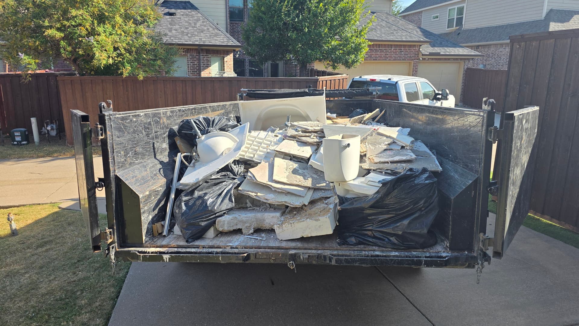 Gallery photos for Master Bath Demo Debris Hauled Away Fast: Image #2