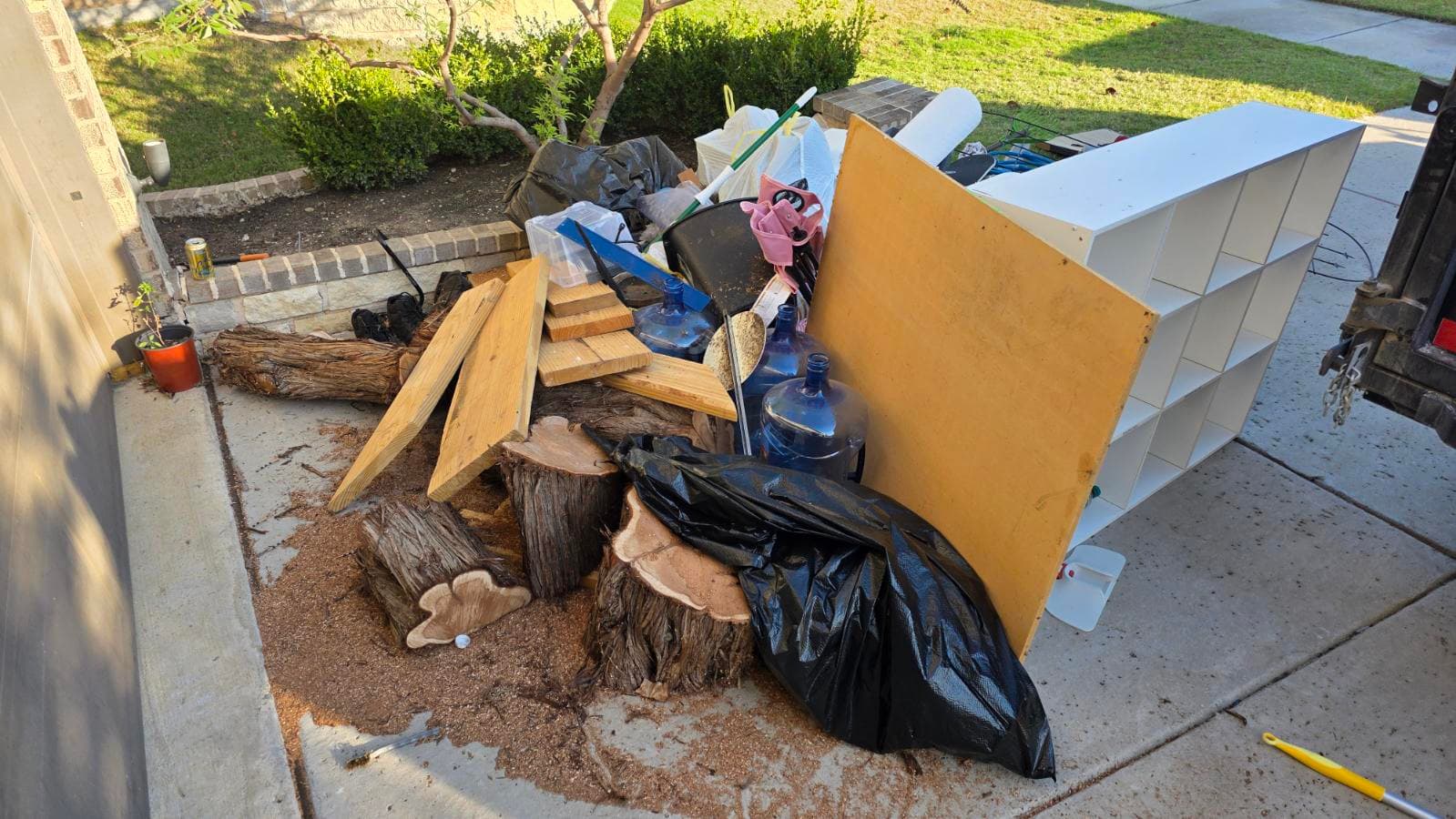 Gallery photos for Driveway Decluttering in Frisco, TX: Image #2