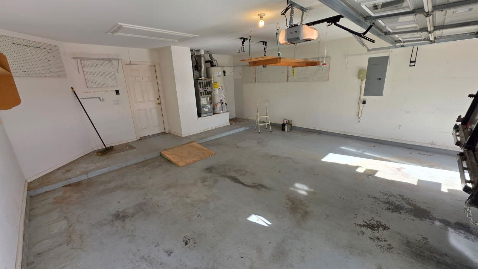 Gallery photos for Garage Cleanout Magic at Robson Ranch: Image #2