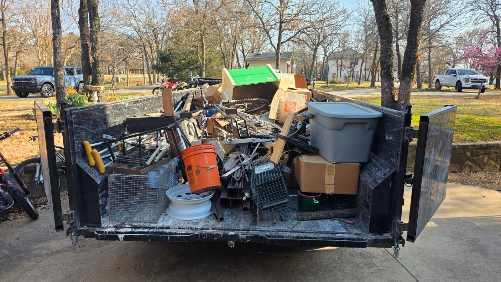 Gallery photos for Efficient Attic Clear Outs in Oak Point: Image #1