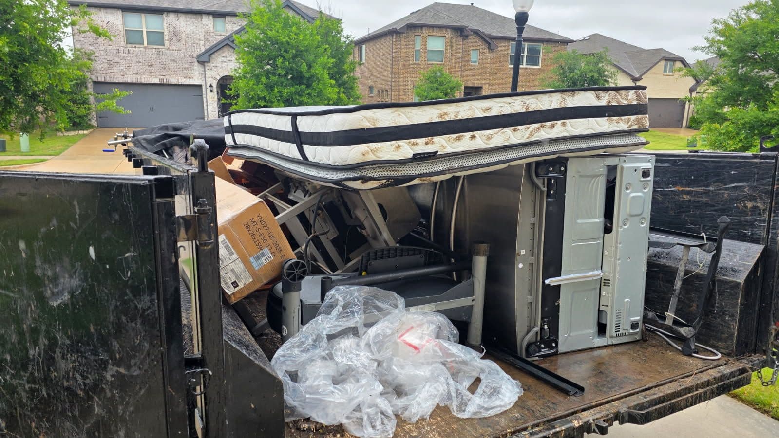 Gallery photos for Full Truck Junk Removal in Aubrey Texas: Image #2