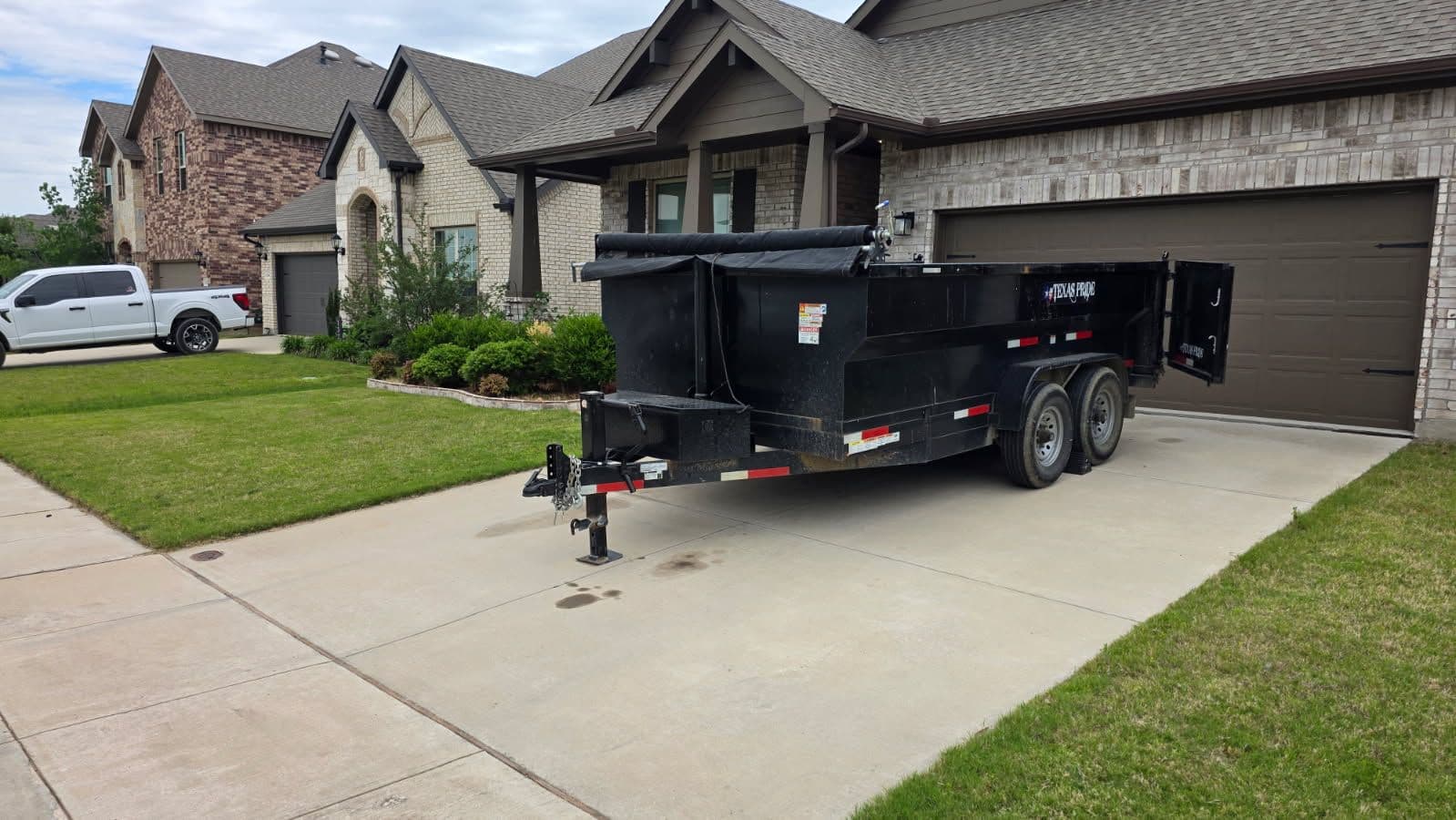 10-Yard Dumpster Rental for Moving Prep in Aubrey image