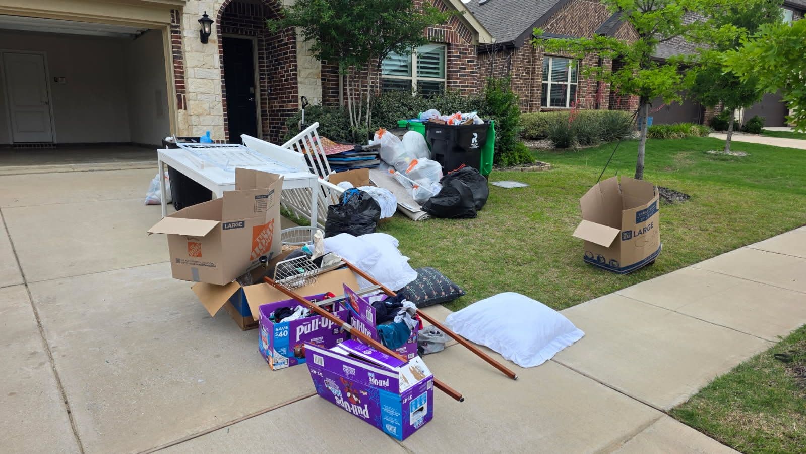 Curbside Junk Clearing in Aubrey TX