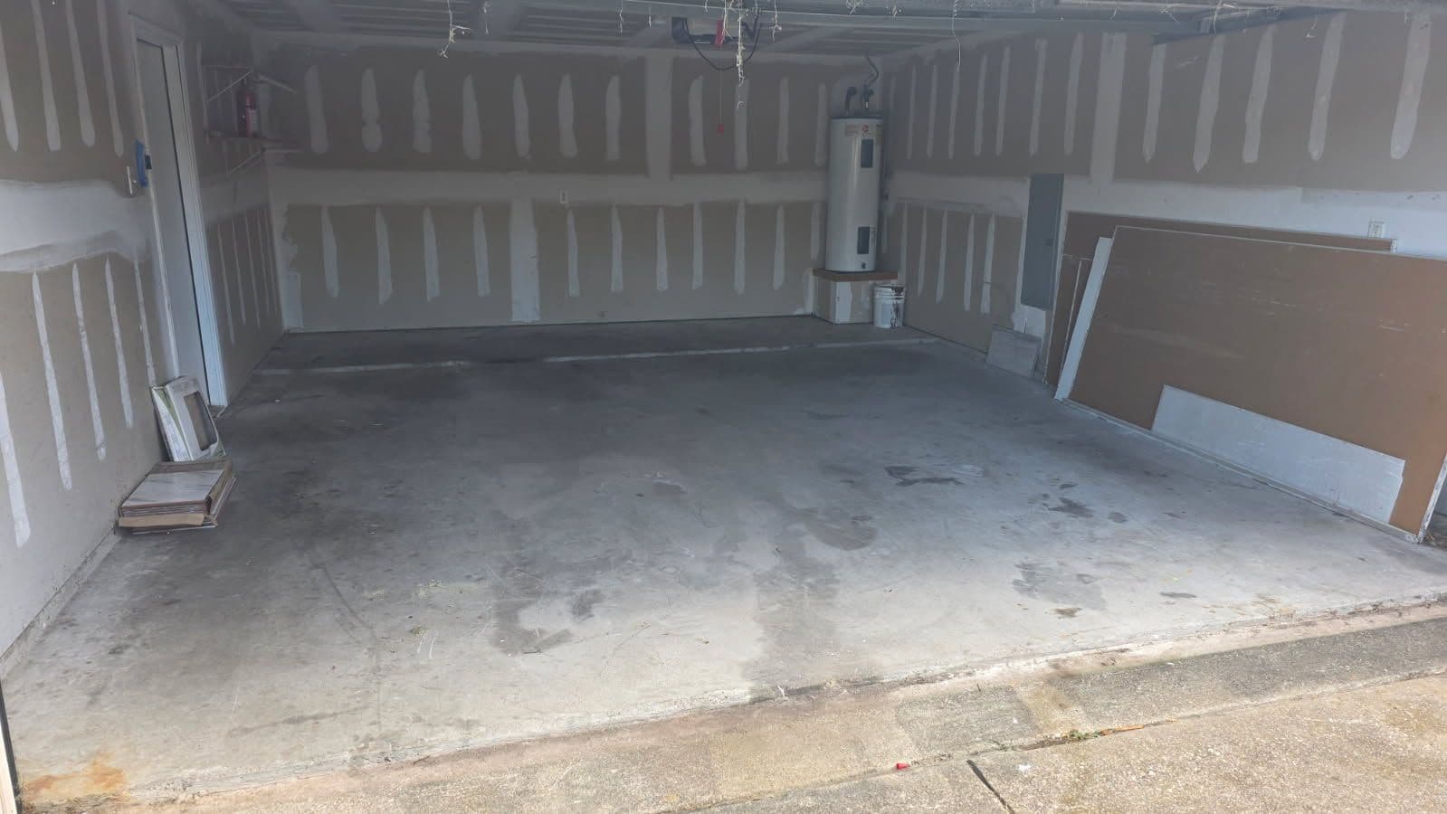 Efficient Dallas Garage Cleanup by Lionheart Hauling