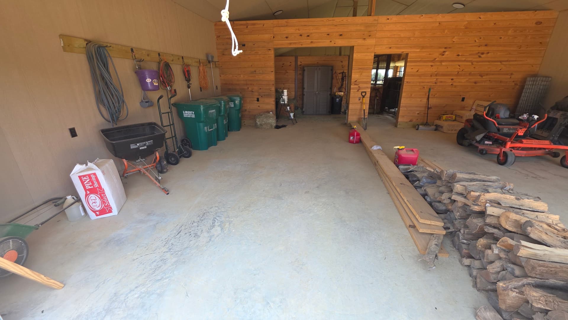 Gallery photos for Barn Cleanout Done Right in McKinney: Image #1