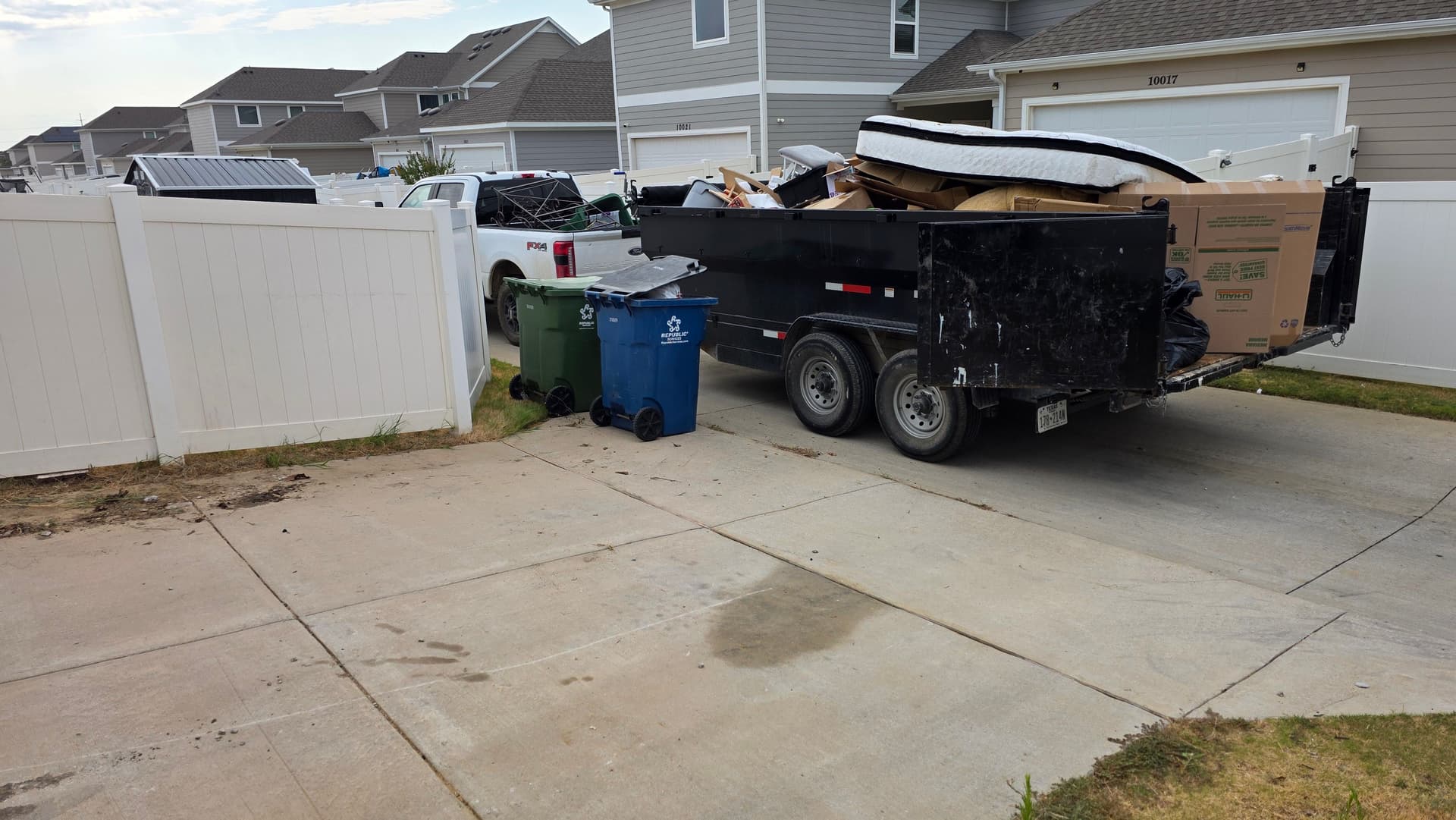 Gallery photos for Curbside Cleanout for a Move in Providence Village TX: Image #1